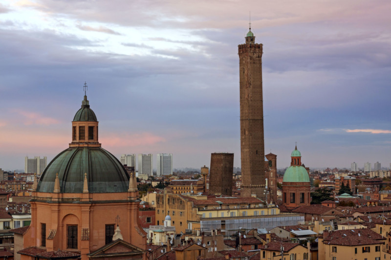 Vista dall'alto di Bologna con la Torre degli Asinelli